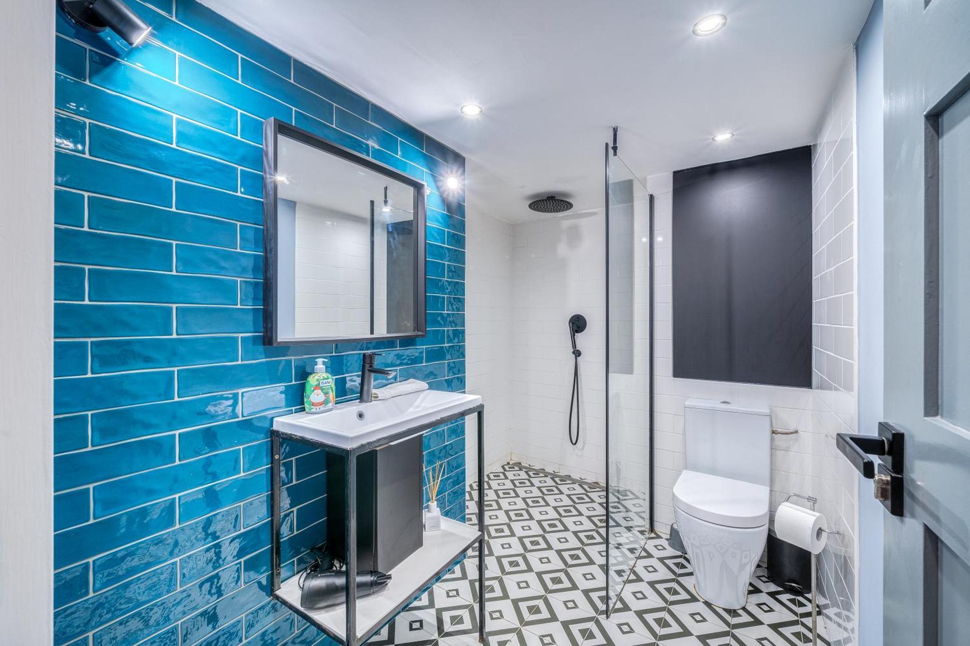 Azure Oasis In The Heart Of The City Boedapest Buitenkant foto