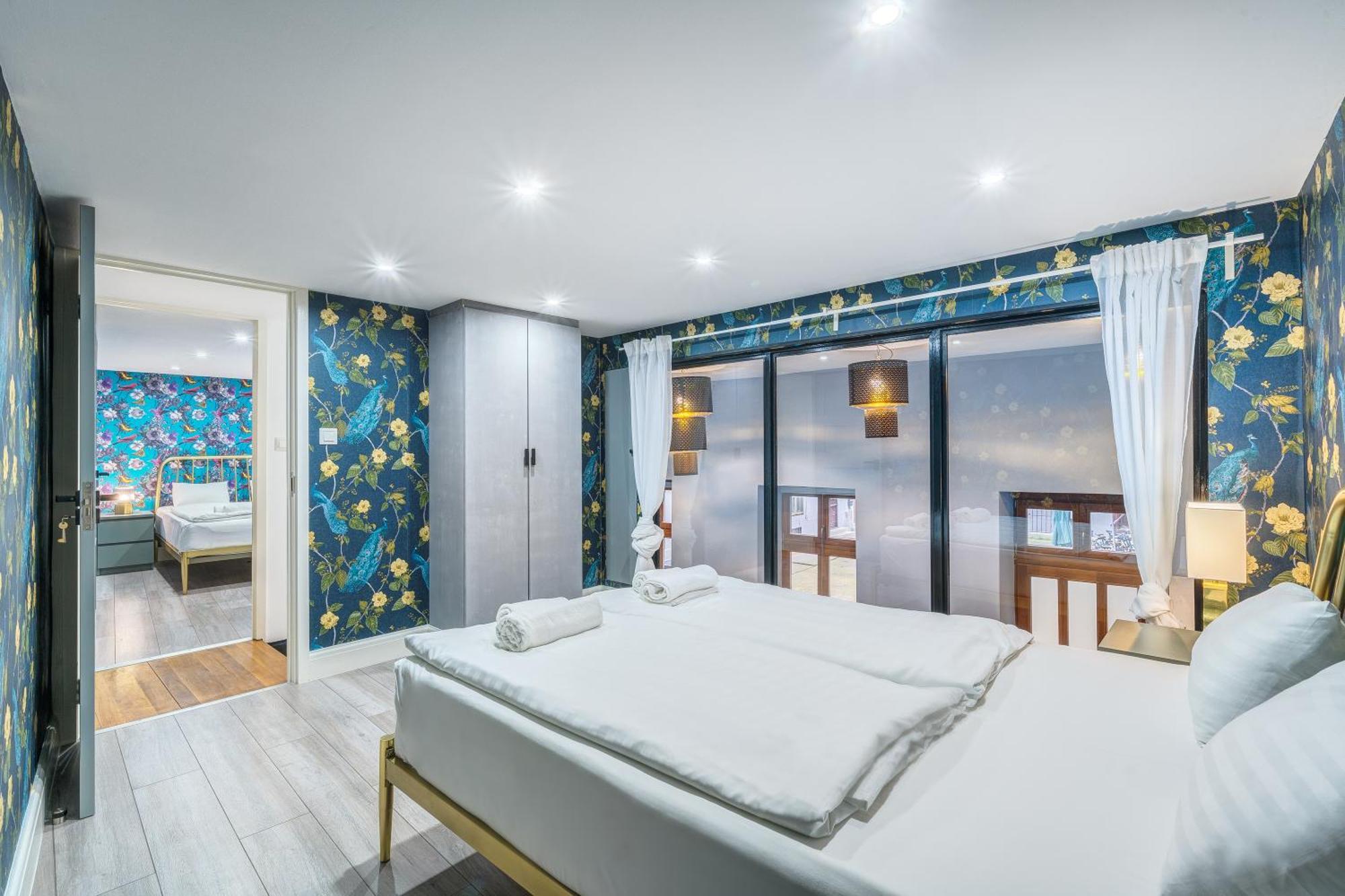 Azure Oasis In The Heart Of The City Boedapest Buitenkant foto